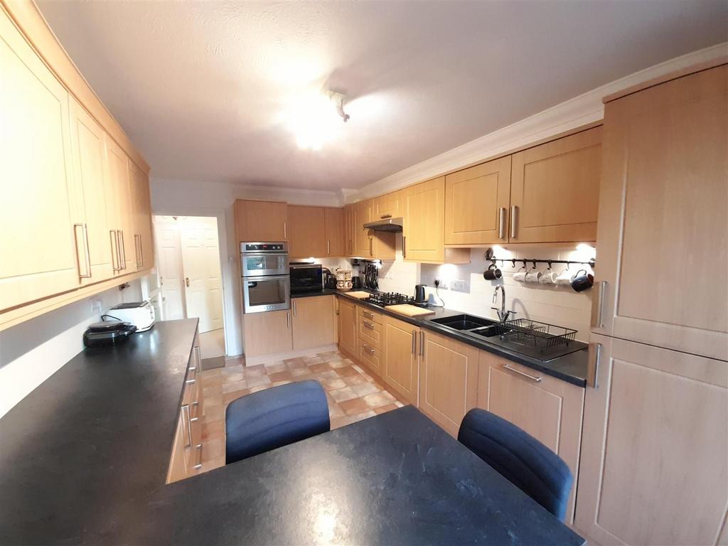 Kitchen breakfast room 1.jpg