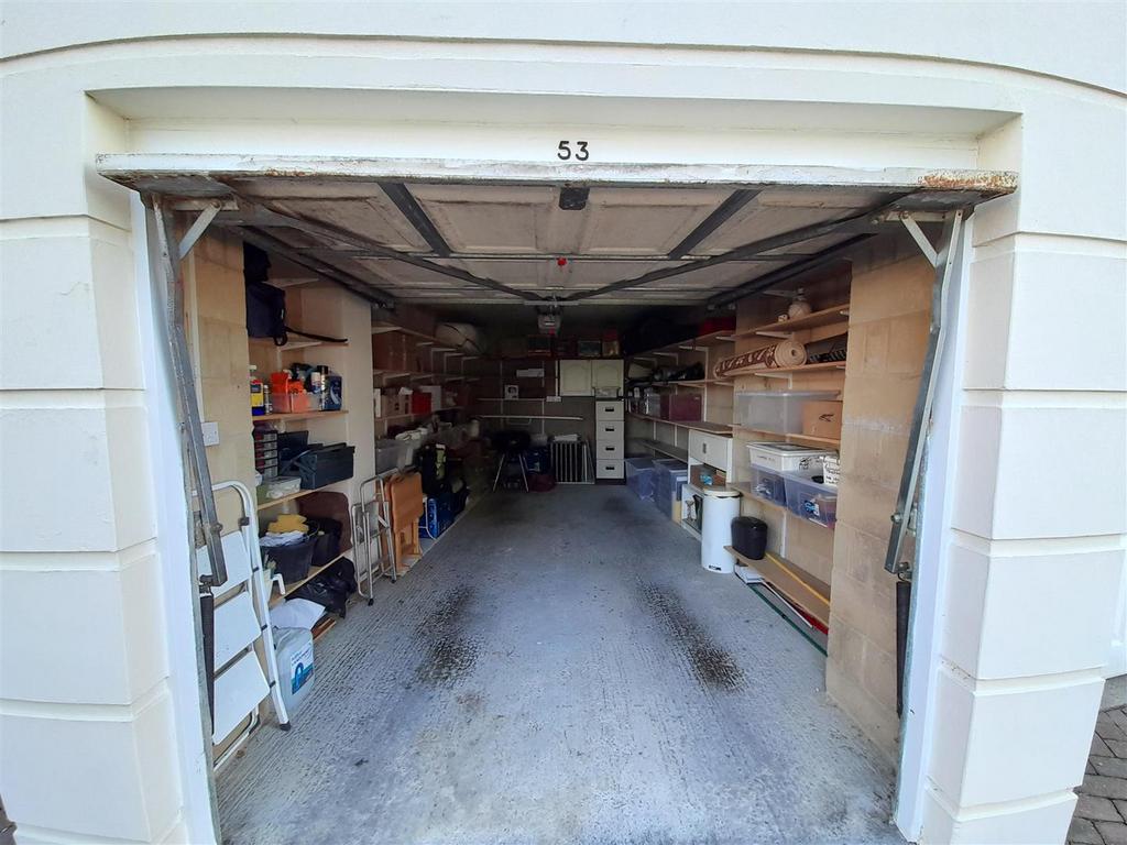 Garage 2.jpg