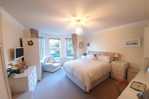 53 Beach Crescent, Littlehampton, BN17 5NT