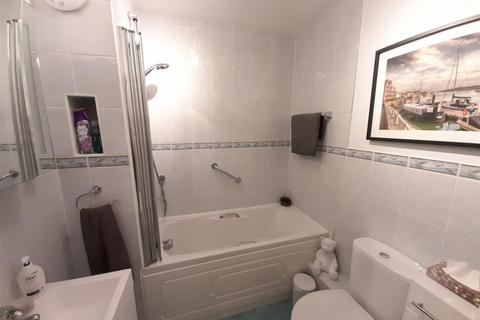 53 Beach Crescent, Littlehampton, BN17 5NT