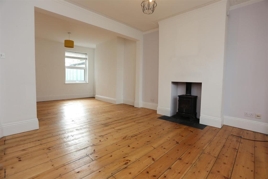 Stoneham Road, Hove 4 bed house £2,100 pcm (£485 pw)