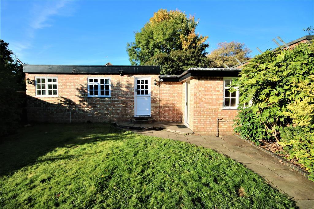 OUTBUILDING/TRIPLE GARAGE &amp; USEFUL GARDEN ROOM: