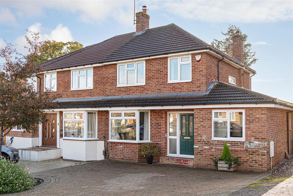 Brooklands Way, Redhill 3 bed house for sale £650,000
