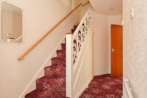 6 Ashby View, Leeds, LS13 3AG