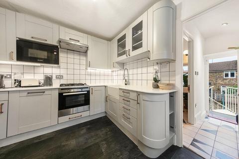 8a Wingford Road, London, SW2 4DS