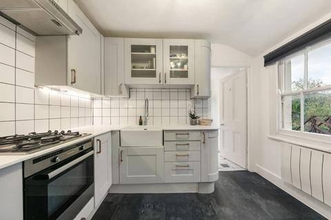 8a Wingford Road, London, SW2 4DS