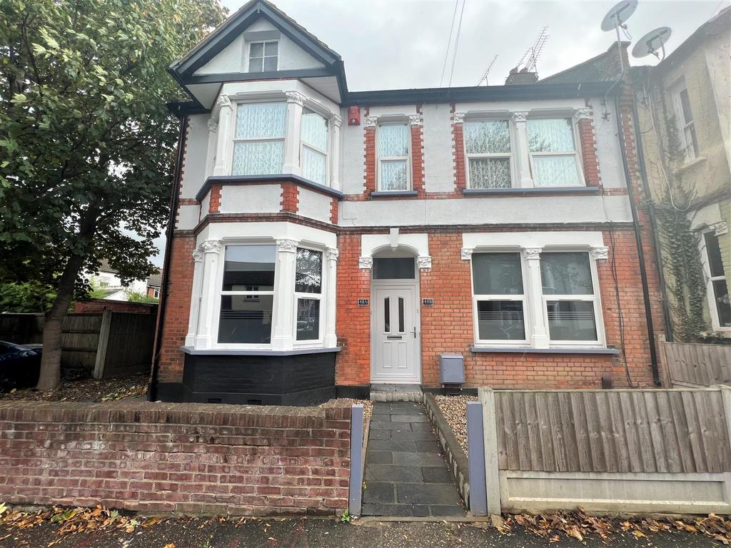 Inverness Avenue, WestcliffOnSea 1 bed apartment £825 pcm (£190 pw)