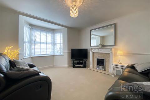 4 bedroom end of terrace house for sale - Hawthorn Grove, Enfield