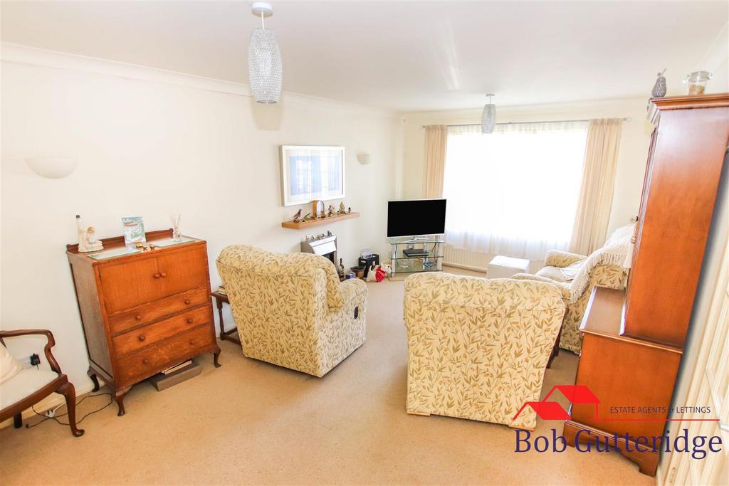 Orkney Avenue, Packmoor, StokeOnTrent 2 bed detached bungalow £190,000