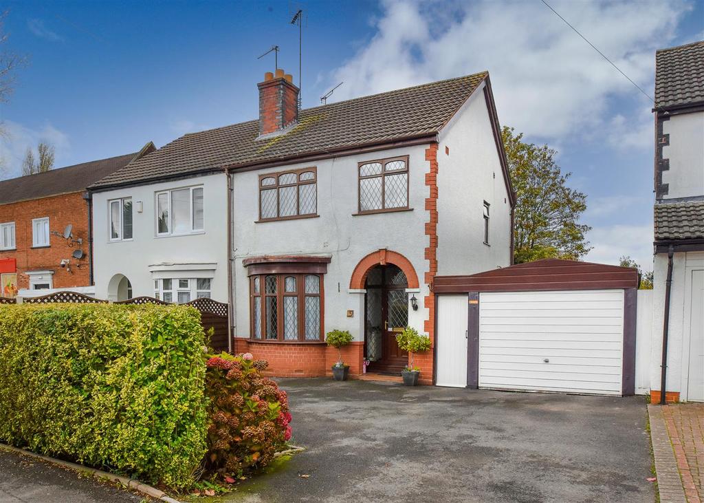62 Oxley Moor Road, Oxley, Wolverhampton 3 bed semidetached house £