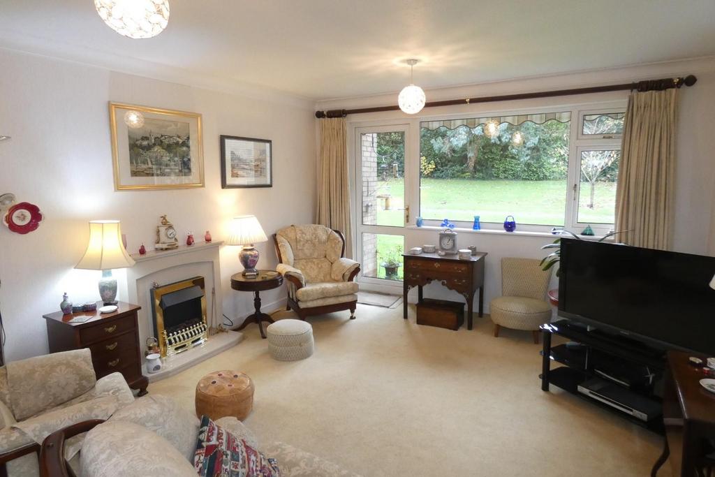 Vesey Close, Four Oaks, Sutton Coldfield 2 bed apartment for sale £230,000