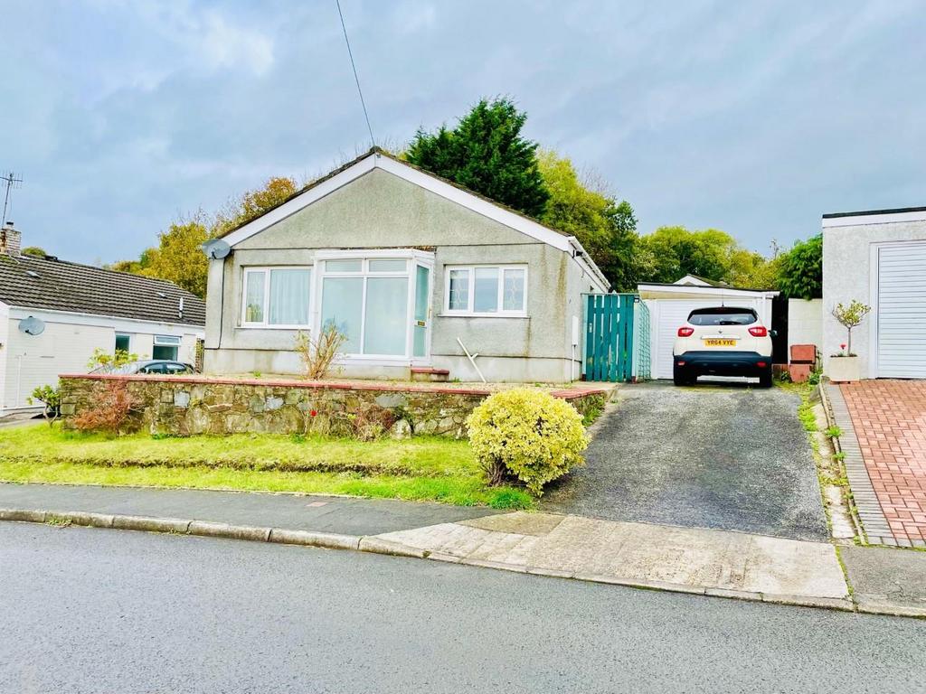Heol Nant, Llanelli 3 bed detached bungalow £200,000