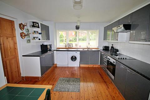 56 Spruce, Amington, Tamworth, B77 4ES