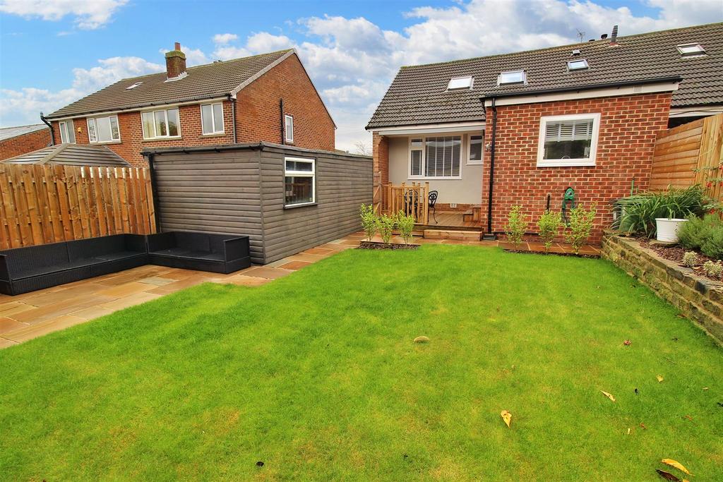 Westfield Drive, Skelmanthorpe... 3 bed semidetached bungalow £287,950
