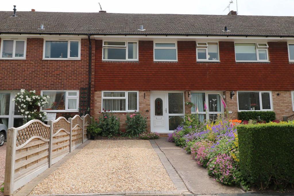 Carroll Avenue, Hereford HR4 0WQ 3 bed terraced house £860 pcm (£198 pw)