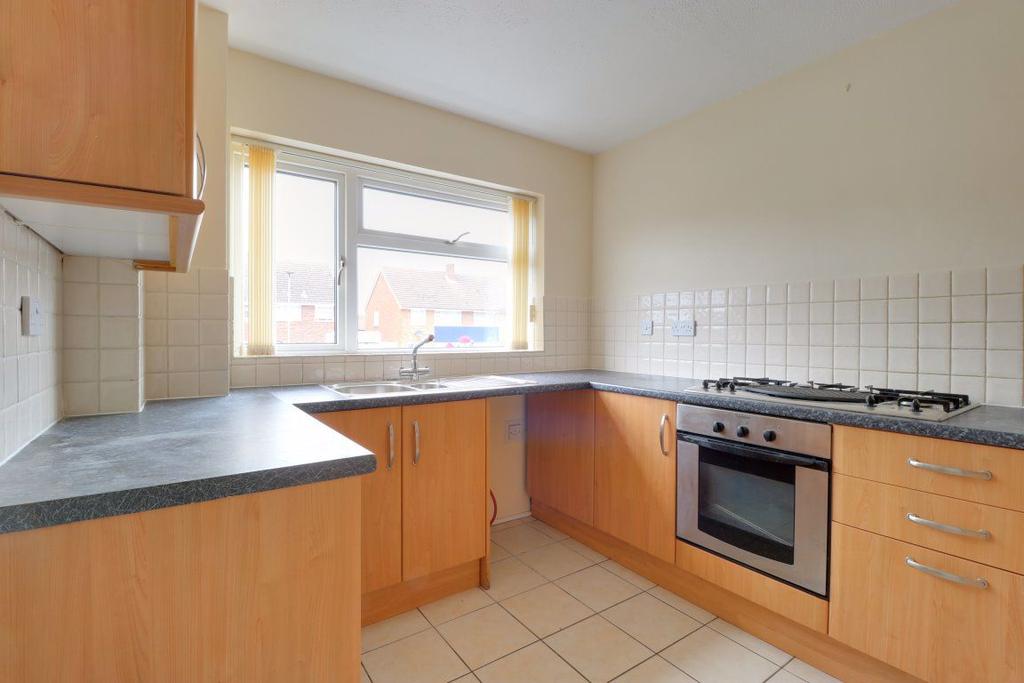 Carroll Avenue, Hereford HR4 0WQ 3 bed terraced house £860 pcm (£198 pw)