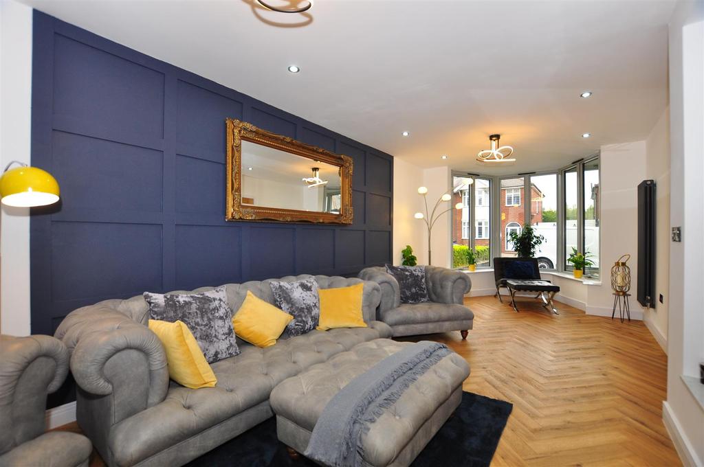 Springfield Drive, Halesowen 3 bed link detached house £357,500