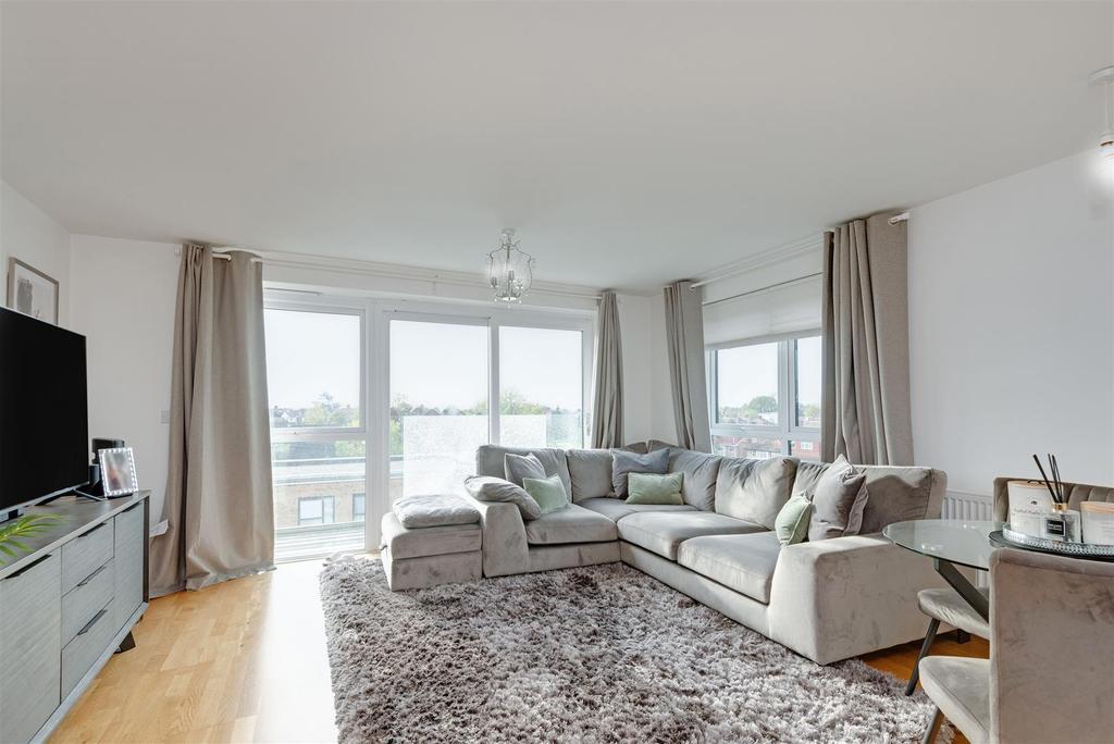 Capricorn Court Zodiac Close, Edgware 2 bed apartment £400,000