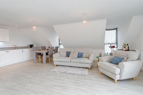 2 bedroom apartment for sale, Green Oak House, Hertsmere Mews, Borehamwood