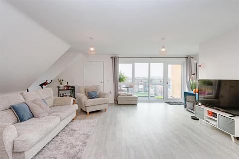 2 bedroom apartment for sale, Green Oak House, Hertsmere Mews, Borehamwood