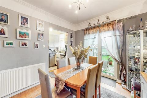 21 Priory Close, Wembley, HA0 2SD