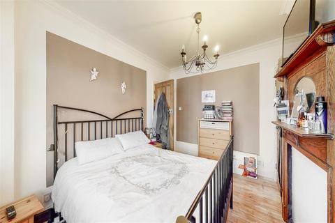 21 Priory Close, Wembley, HA0 2SD