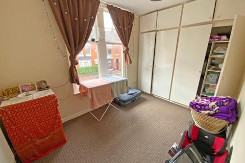 4 bedroom end of terrace house for sale - 4 FLATS & DOUBLE GARAGE. Fosse Road Central, West End, Leicester