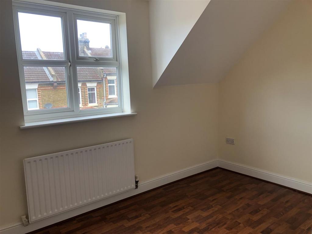 Prospect Avenue, Strood, Rochester 3 bed townhouse £1,300 pcm (£300 pw)