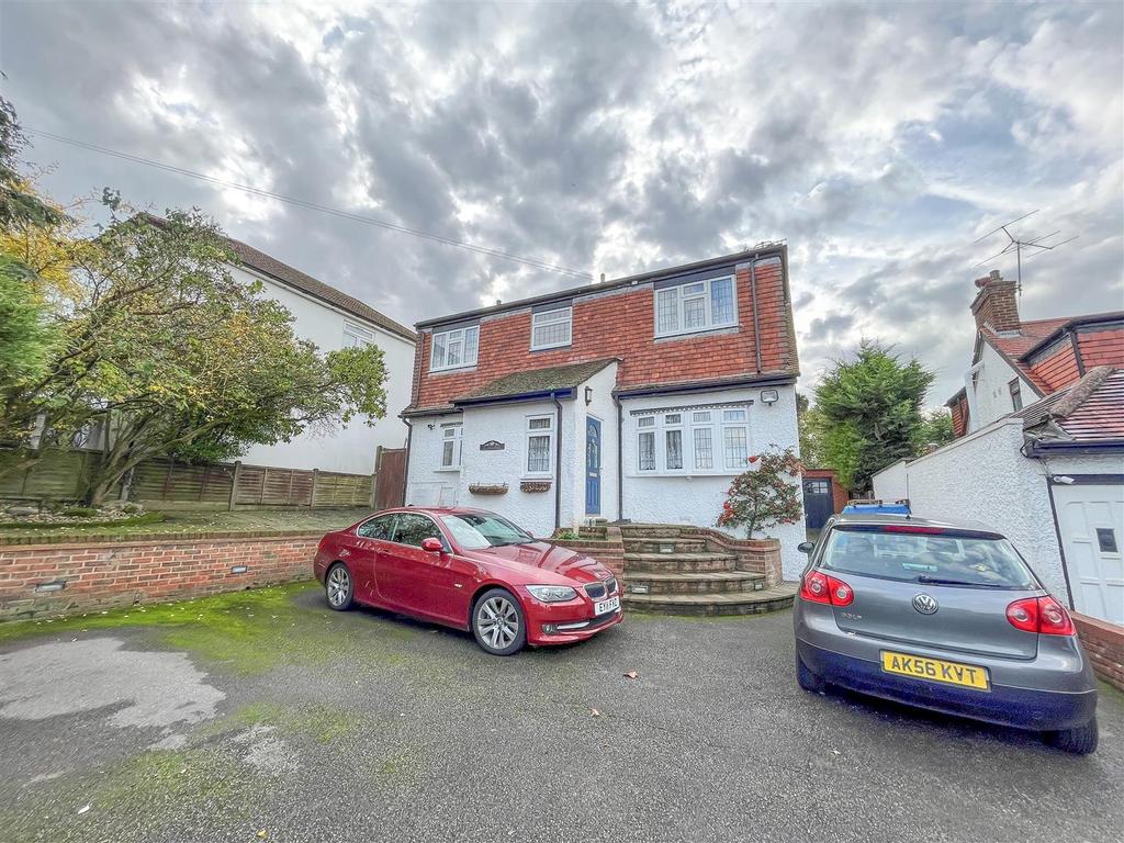 Little Bushey Lane, Bushey 4 bed detached house for sale £985,000