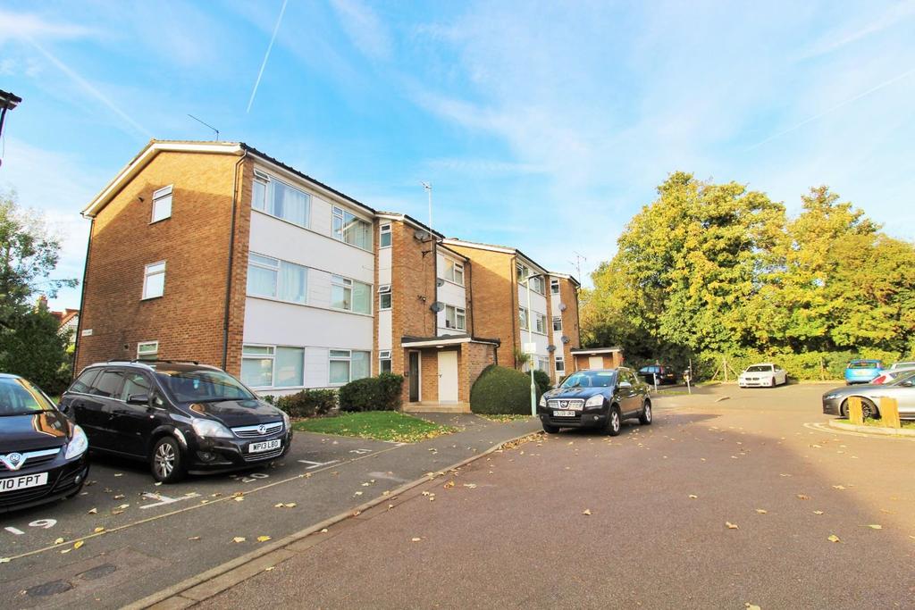 High Road, Broxbourne 2 bed flat £1,150 pcm (£265 pw)