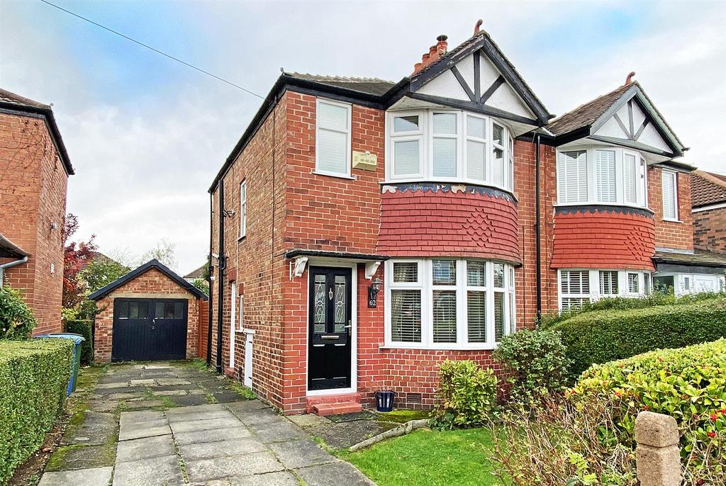 Crofton Avenue, Timperley 2 bed semidetached house £325,000