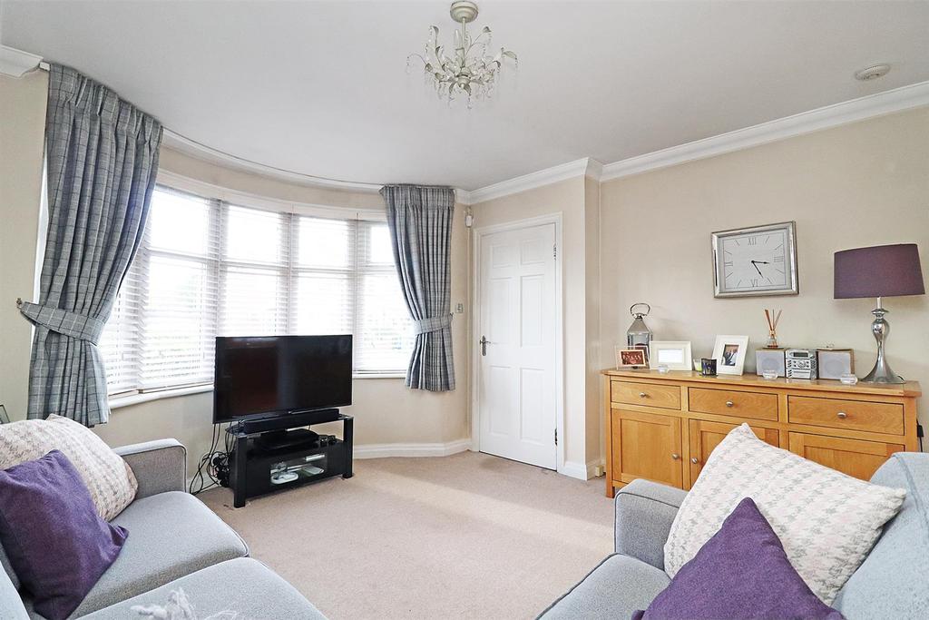 Crofton Avenue, Timperley 2 bed semidetached house £325,000