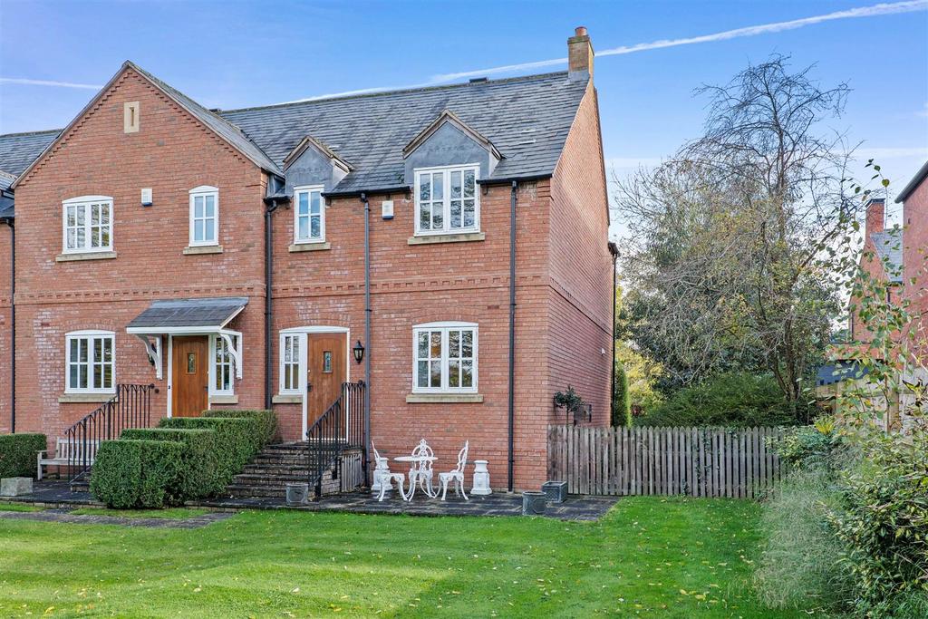 Ashley court, Shipston Road, StratfordUponAvon 3 bed end of terrace