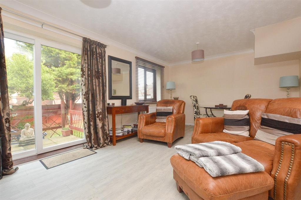 Sorrel Drive, Eastbourne 3 bed semidetached house £299,950