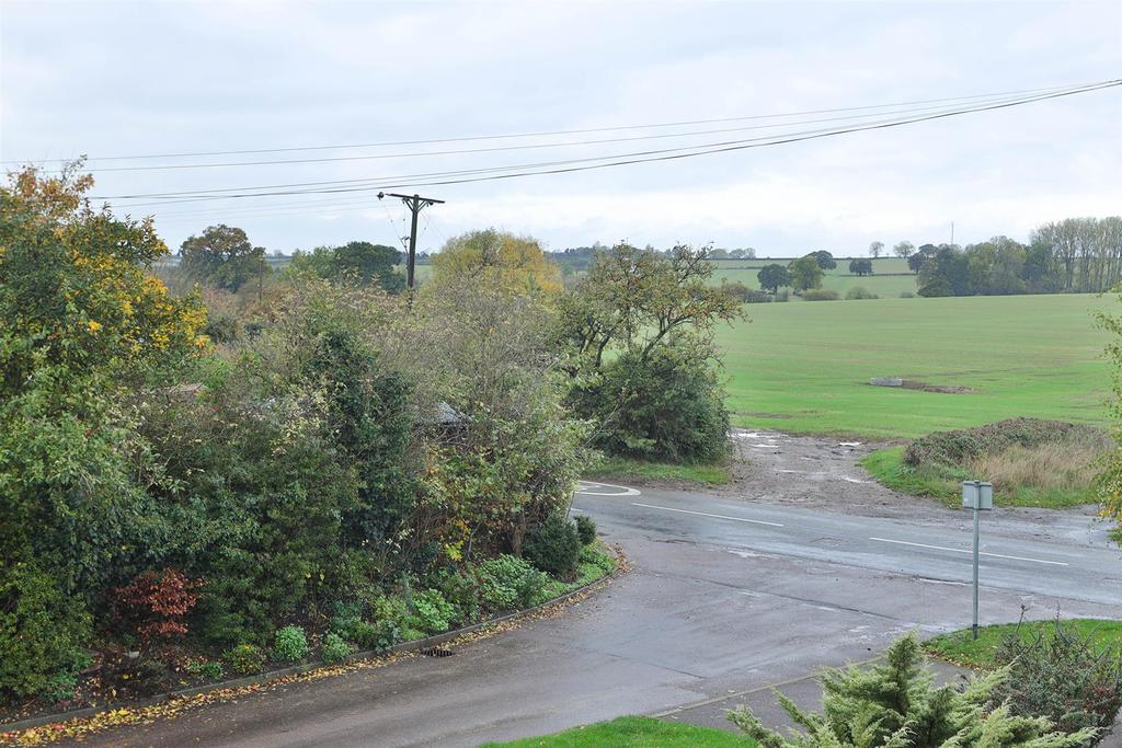 The Square, Newton Harcourt, Leicester 4 bed house £375,000