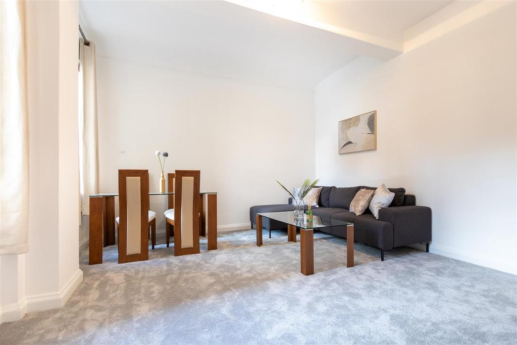 Carrington House, Mayfair, W1 1 bed apartment £2,708 pcm (£625 pw)