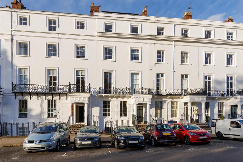 Clarendon Square, Leamington Spa 2 bed apartment £325,000