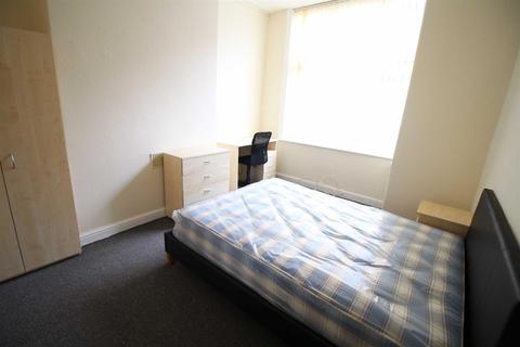 3 bedroom private hall to rent - Cedar Grove, Fallowfield