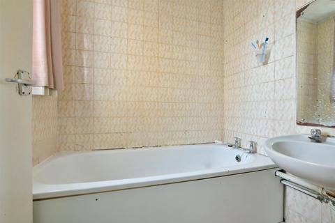 124 Thornton Road, Carshalton, SM5 1NQ