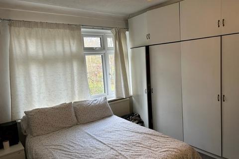 2 bedroom flat for sale - Chase Road, Oakwood N14