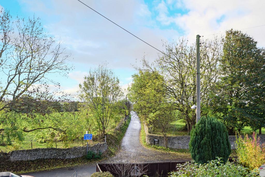 Box Lane, Minchinhampton, Stroud, Gloucestershire, GL6 3 bed semi