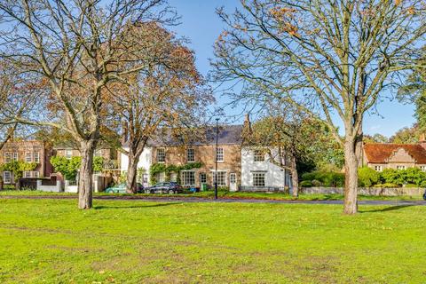 49 Ham Common, Richmond, TW10 7JG
