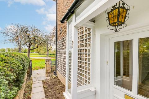 49 Ham Common, Richmond, TW10 7JG