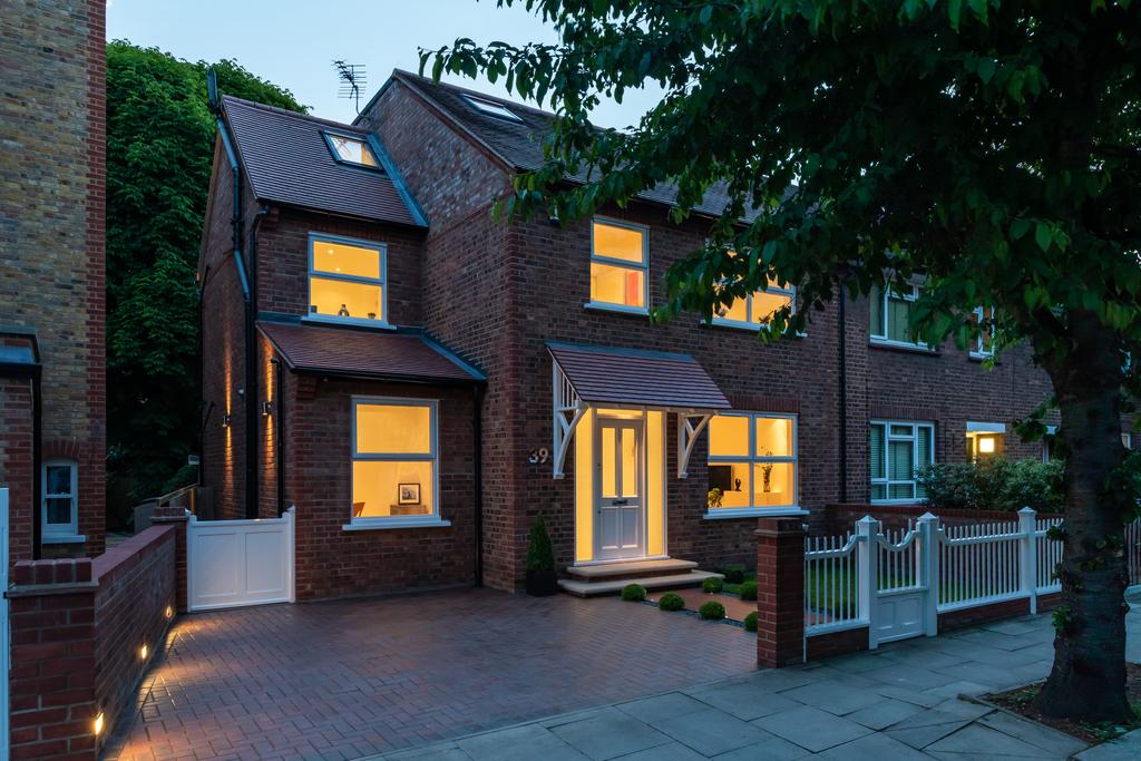 Bedford Park, London, W4 5 bed end of terrace house £6,500 pcm (£