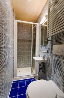 Studio to rent, Finchley Road, Hampstead, London, NW3