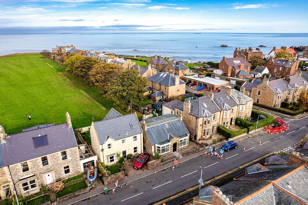 Roslyn House, North Road, Dunbar, EH42 1AT 3 bed detached house for