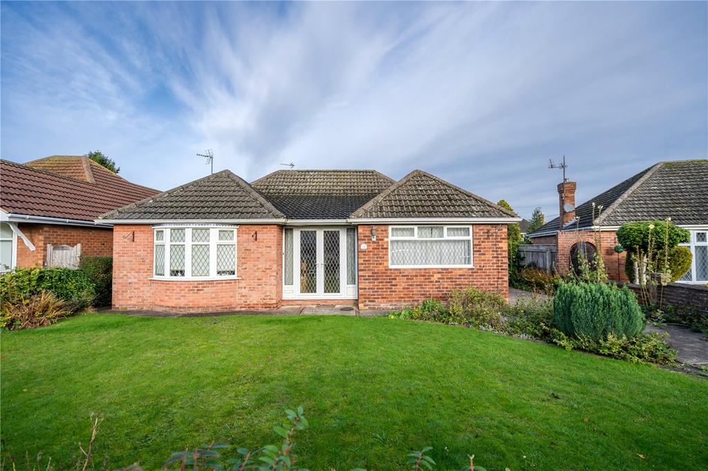 Thirkleby Crescent, Grimsby... 3 bed bungalow £250,000
