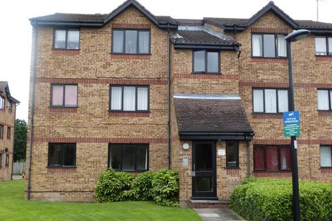 Studio to rent, Chaffinch Close, Edmonton, N9