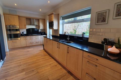 4 bedroom semi-detached house for sale - Well Bank Road, Donwell, WASHINGTON, Tyne & Wear, NE37