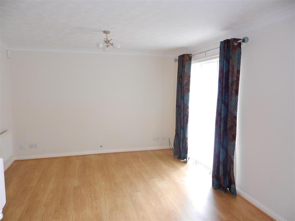 Mowlam Drive, Stanley 3 bed semidetached house £625 pcm (£144 pw)